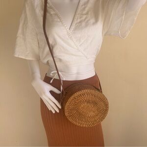 Round Woven Rattan Crossbody Picnic Bag – Bali Boho Style – Leather Strap